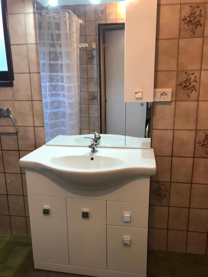 Villa Immersa Nel Verde A Lanzo dʼIntelvi Exteriér fotografie
